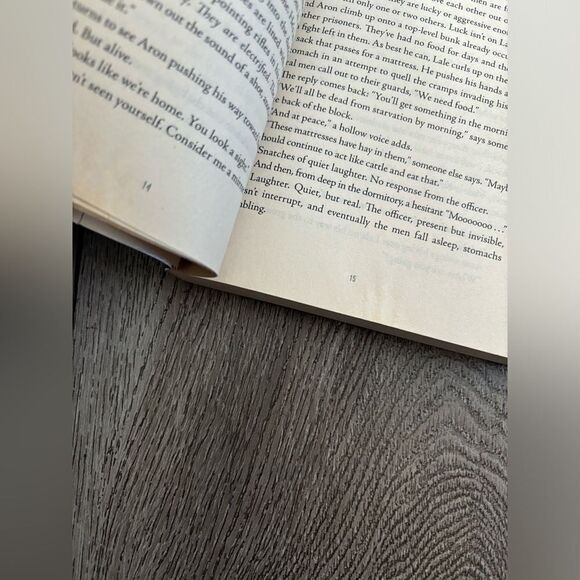 The tattooist of Auschwitz’s by heather morris - Picture 2 of 4